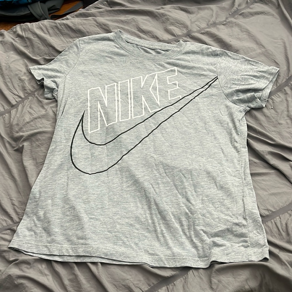women’s nike t shirt